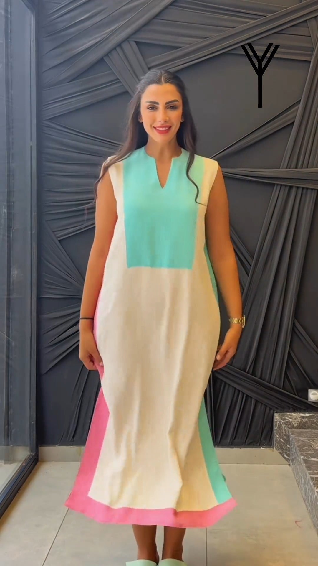 Vestido Karina – Estilo Minimalista com Toque Moderno